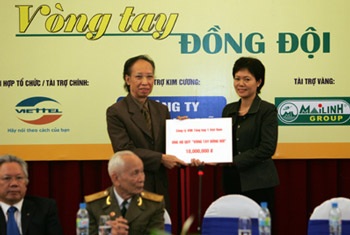 Ra mắt quỹ “Vòng tay đồng đội” - 2 Ra mắt quỹ “Vòng tay đồng đội” - 2