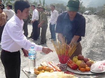 Nghệ An: Sập núi đá, vùi chết 18 công nhân - 1 Nghệ An: Sập núi đá, vùi chết 18 công nhân - 1