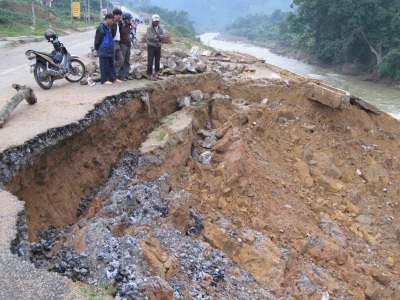 Đói rét đe dọa hàng chục ngàn dân - 2