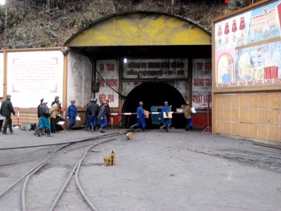 Sập lò than Khe Chàm: 8 công nhân tử nạn, 20 người bị thương - 1 Sập lò than Khe Chàm: 8 công nhân tử nạn, 20 người bị thương - 1