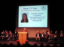 Tú Hằng và danh hiệu SV xuất sắc nhất ĐH Arizona - 1 Tú Hằng và danh hiệu SV xuất sắc nhất ĐH Arizona - 1