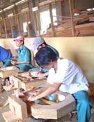 Việt kiều về quê cai nghiện - 1 Học viên đang lao động, học nghề.