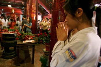 Khẩn cầu tâm linh trước giờ “vượt vũ môn” - 3