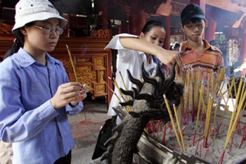 Khẩn cầu tâm linh trước giờ “vượt vũ môn” - 6