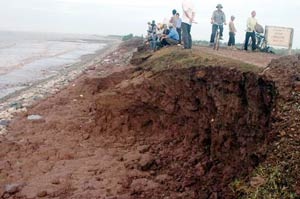 Chùm ảnh cứu hộ đê ở Nam Định - 1