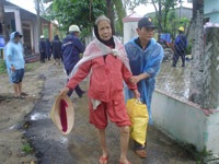 Chạy đua với bão Xangsane - 4