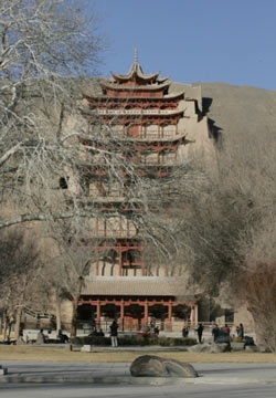 Trên vách đá Phật duyên như mỹ nữ - 1 Trên vách đá Phật duyên như mỹ nữ - 1