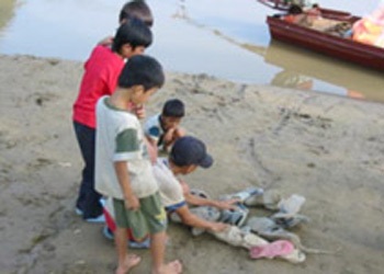 Tìm các em trong vô vọng! - 1
