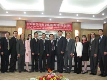 Đại diện báo Dân trí thăm và làm việc tại ĐH Kinh tế - Tài chính Vân Nam - 1