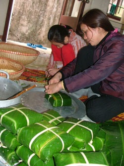 Xem người Hà Nội gói bánh chưng Tết - 5