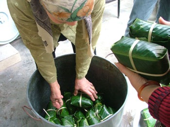 Xem người Hà Nội gói bánh chưng Tết - 6