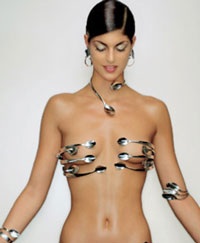 Không một mảnh vải, vẫn che được thân! - 4