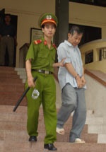 Án chung thân cho “siêu” lừa người Pháp - 1 Án chung thân cho “siêu” lừa người Pháp - 1