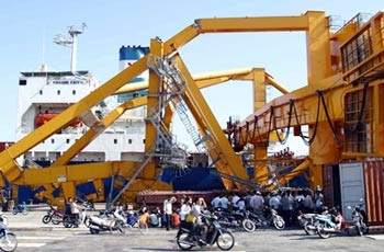 Dông lốc, mưa đá ở Quảng Ninh làm 8 người chết - 1 Dông lốc, mưa đá ở Quảng Ninh làm 8 người chết - 1