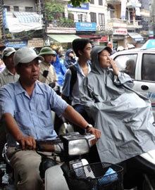 Mưa lớn, Hà Nội lại chìm trong nước - 10