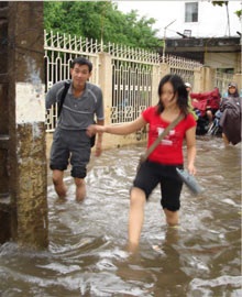 Mưa lớn, Hà Nội lại chìm trong nước - 9