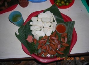 Co ro trong rét “thưởng” nem chua nướng - 1