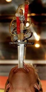 Nuốt 52 thanh kiếm - 1