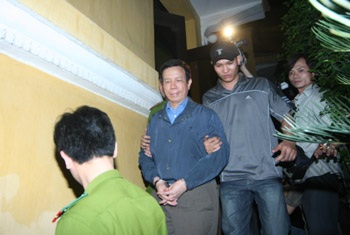 Bắt tạm giam ông Nguyễn Việt Tiến - 1