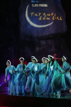 Duyên dáng Việt Nam 16: Trăng trong mưa - 8