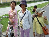 Những đứa trẻ thất học ở “làng đại học” - 1 Những đứa trẻ thất học ở “làng đại học” - 1