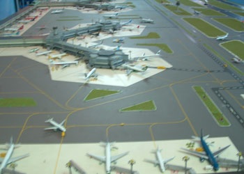 Tỷ phú của những cánh bay - 1 Tỷ phú của những cánh bay - 1