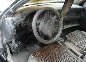 Thêm một chiếc xe hơi tự bốc cháy - 1