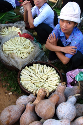 Phóng sự ảnh: Chợ phiên cổ tích dưới gốc đa già - 10 Phóng sự ảnh: Chợ phiên cổ tích dưới gốc đa già - 10