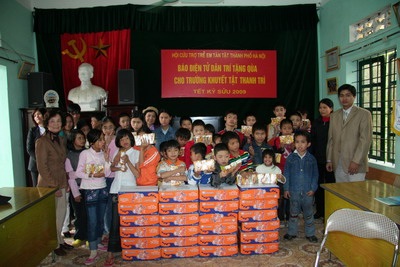 Món quà đầu xuân đến với trẻ em khuyết tật Thanh Trì - 1 Món quà đầu xuân đến với trẻ em khuyết tật Thanh Trì - 1