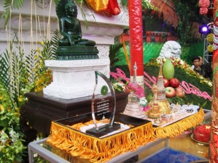 Chen vai đi xem tượng Phật ngọc - 9