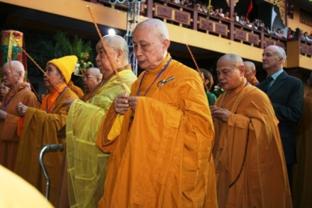 Chen vai đi xem tượng Phật ngọc - 14