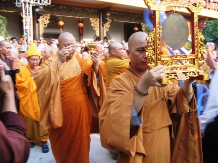 Chen vai đi xem tượng Phật ngọc - 12