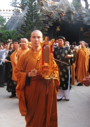 Chen vai đi xem tượng Phật ngọc - 13