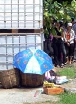 Tìm thấy xác hài nhi trong sọt rác - 1