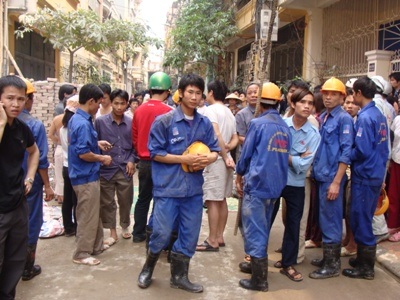 Hà Nội: Sập nhà đè chết và bị thương 3 người - 3 Hà Nội: Sập nhà đè chết và bị thương 3 người - 3