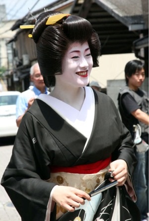 Geisha “mắt xanh” đầu tiên trở thành giảng viên ĐH - 1 Geisha “mắt xanh” đầu tiên trở thành giảng viên ĐH - 1