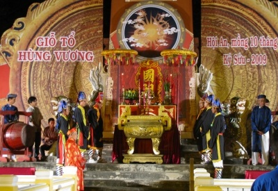 Nắng ấm “hút khách” về lễ hội đền Hùng - 4