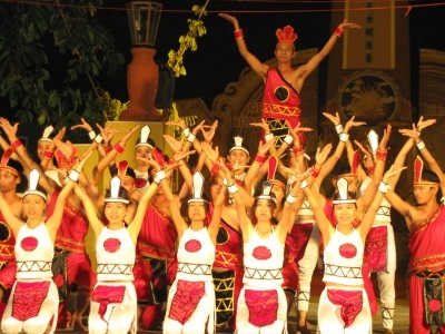 Nắng ấm “hút khách” về lễ hội đền Hùng - 5