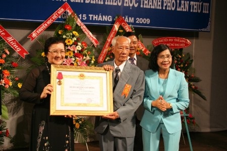 Nghèo, vẫn “phổ cập” Đại học cho 5 con - 3 Nghèo, vẫn “phổ cập” Đại học cho 5 con - 3