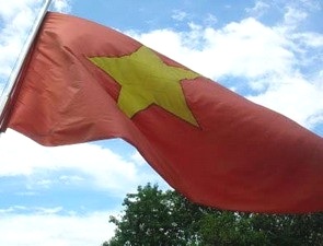 Cắm cờ Việt Nam ở Bắc Cực: Có tin tưởng như huyền thoại thì xanh của lá cờ Việt Nam đã được cắm trên đỉnh Bắc Cực. Đây là thành tựu to lớn của Việt Nam và cũng là niềm tự hào của người dân Việt Nam. Xem qua hình ảnh, chúng ta sẽ được một cái nhìn rõ ràng về sự đa dạng và đẹp của vùng đất ngàn năm lạnh giá này.