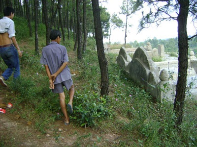Thi nhau “xí” đất, vun mộ làm giàu - 2 Thi nhau “xí” đất, vun mộ làm giàu - 2