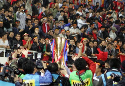 Phút ăn mừng chiến thắng của “tân vương” Việt Nam - 21 Phút ăn mừng chiến thắng của “tân vương” Việt Nam - 21