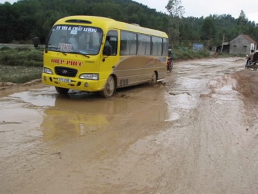 “Ổ voi”, “hố bom” bẫy dân trên Quốc lộ 48 - 3 “Ổ voi”, “hố bom” bẫy dân trên Quốc lộ 48 - 3