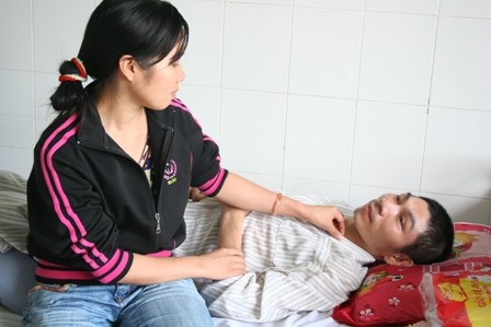 Liệt giường, bại sản, tan vỡ ước mơ... - 1 Liệt giường, bại sản, tan vỡ ước mơ... - 1