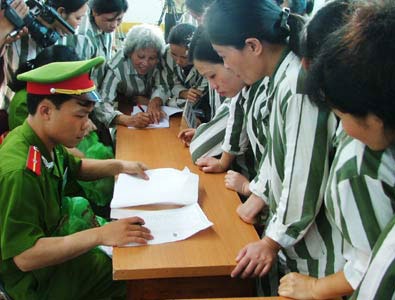 Nước mắt ngày đặc xá - 1