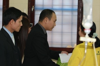 Mang Tết sớm đến với bệnh nhi nghèo - 1 Mang Tết sớm đến với bệnh nhi nghèo - 1