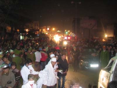 Xe tải đâm 6 xe con, 4 người chết tại chỗ - 9