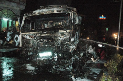 Xe tải đâm 6 xe con, 4 người chết tại chỗ - 3