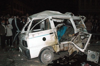 Xe tải đâm 6 xe con, 4 người chết tại chỗ - 6