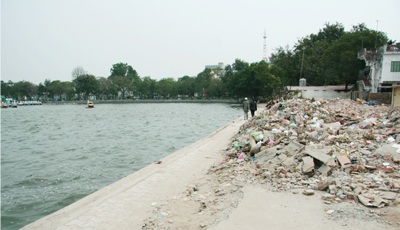Hồ Tây: Nguy cơ “ung thư” cận kề - 1